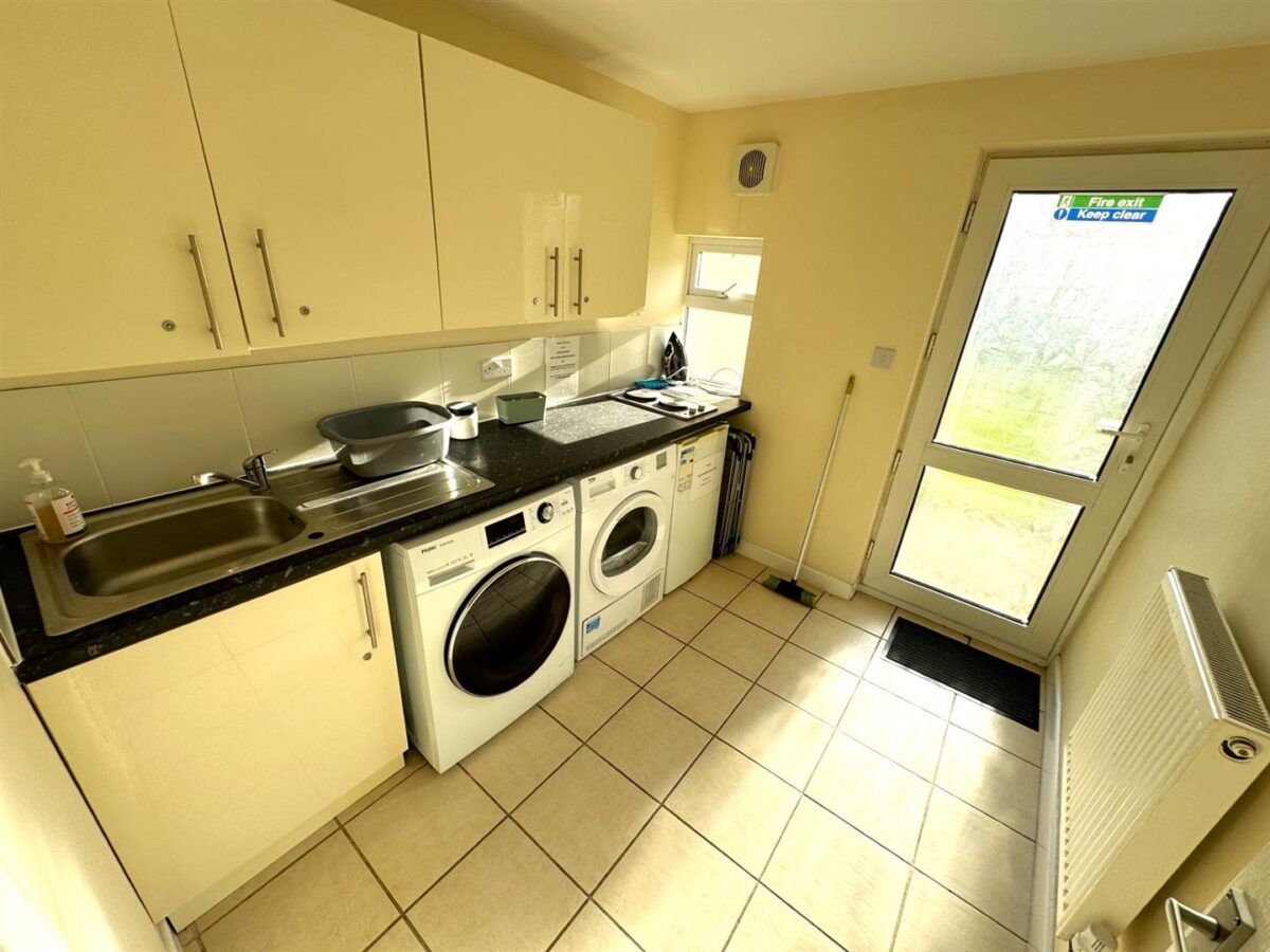Willow Brook Road, Corby