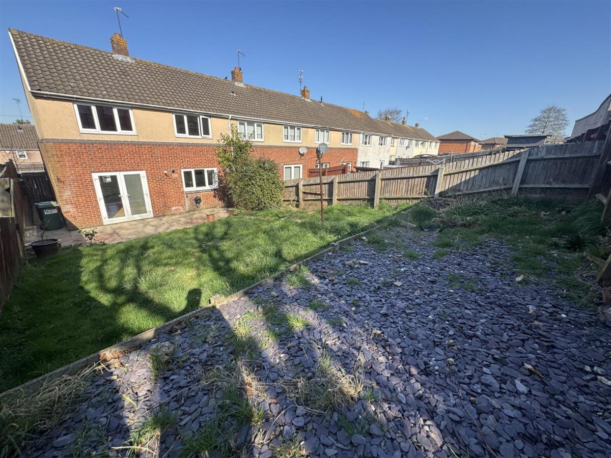 Counts Farm Road, Corby