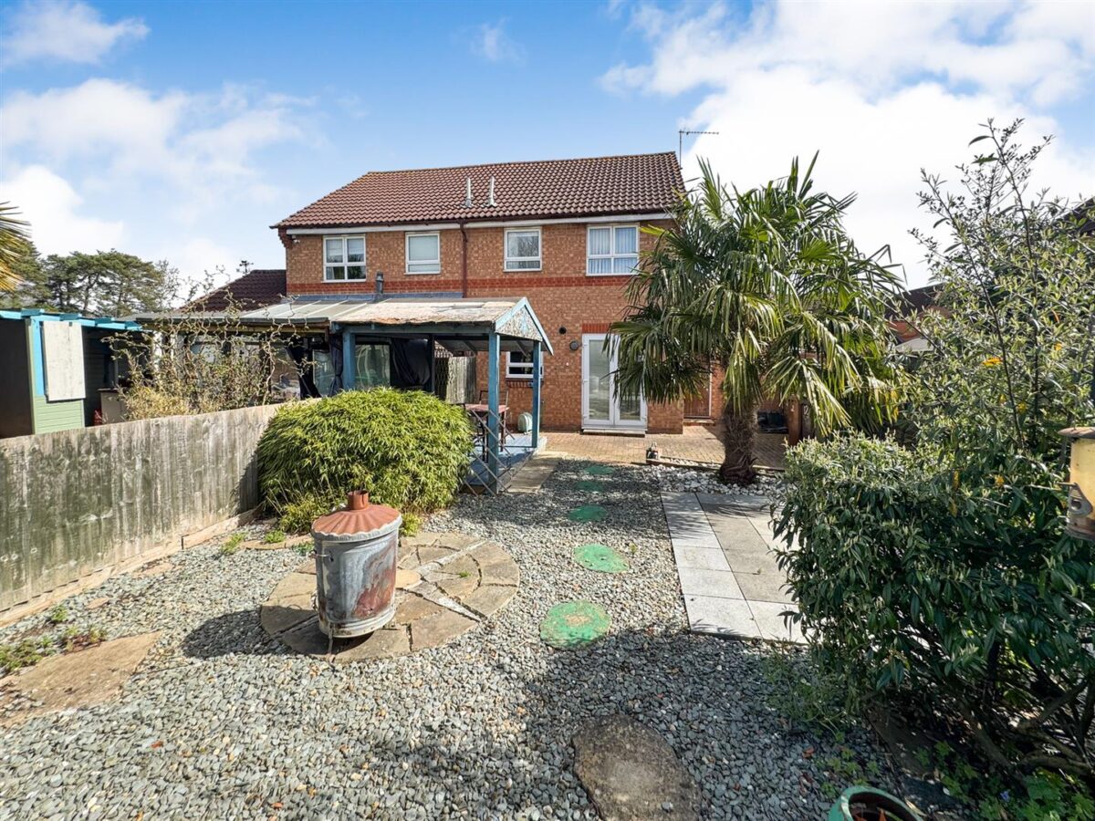 Tay Close, Corby
