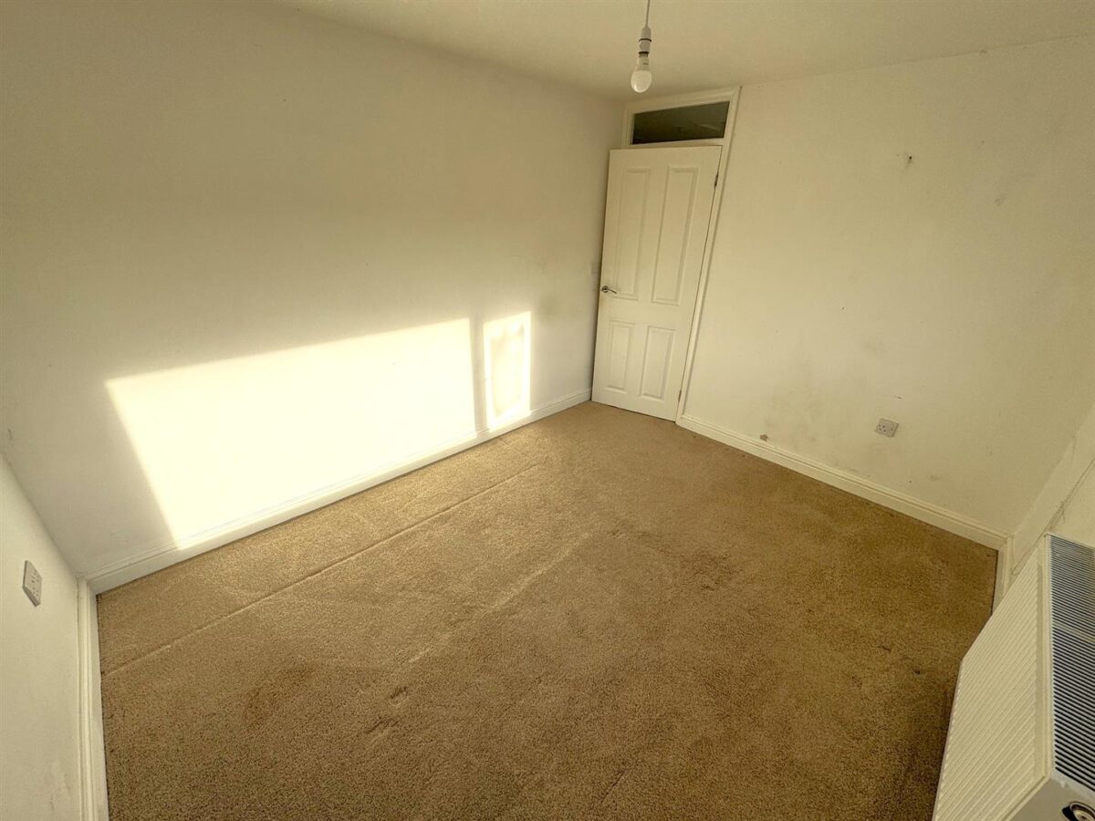 Cam Close, Corby