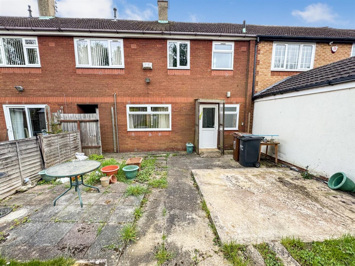 Willow Brook Road, Corby