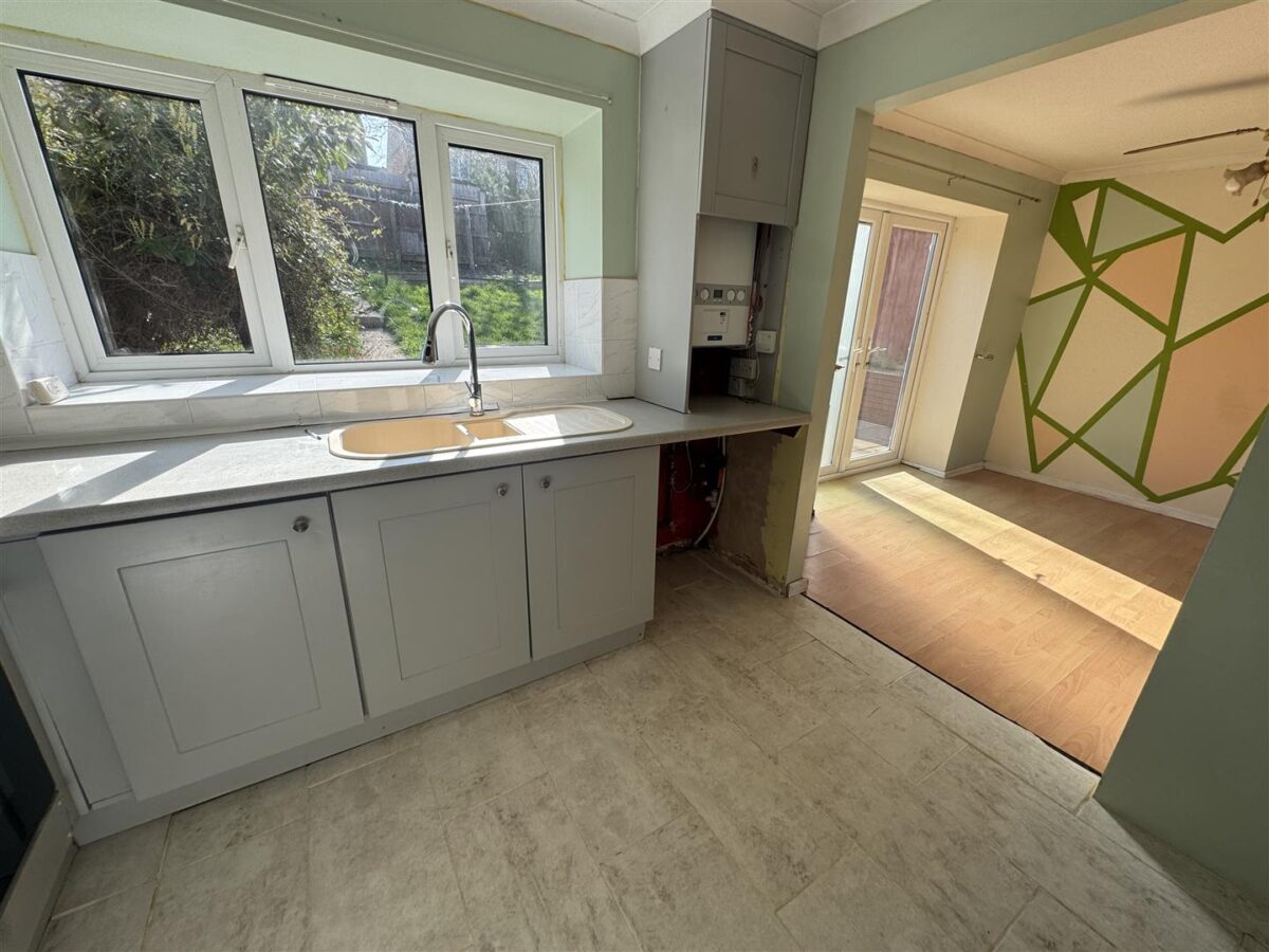 Counts Farm Road, Corby