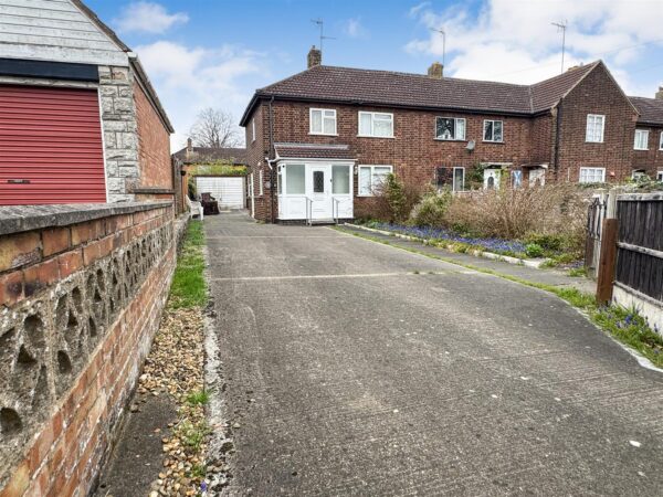 Faraday Grove, Corby