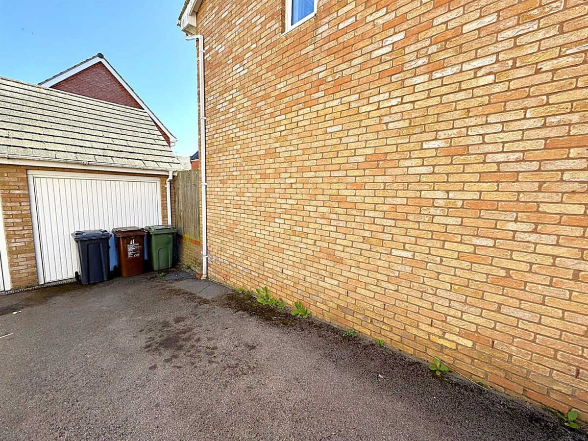 Corfe Close, Corby