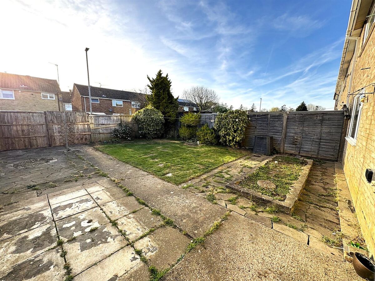 Cam Close, Corby