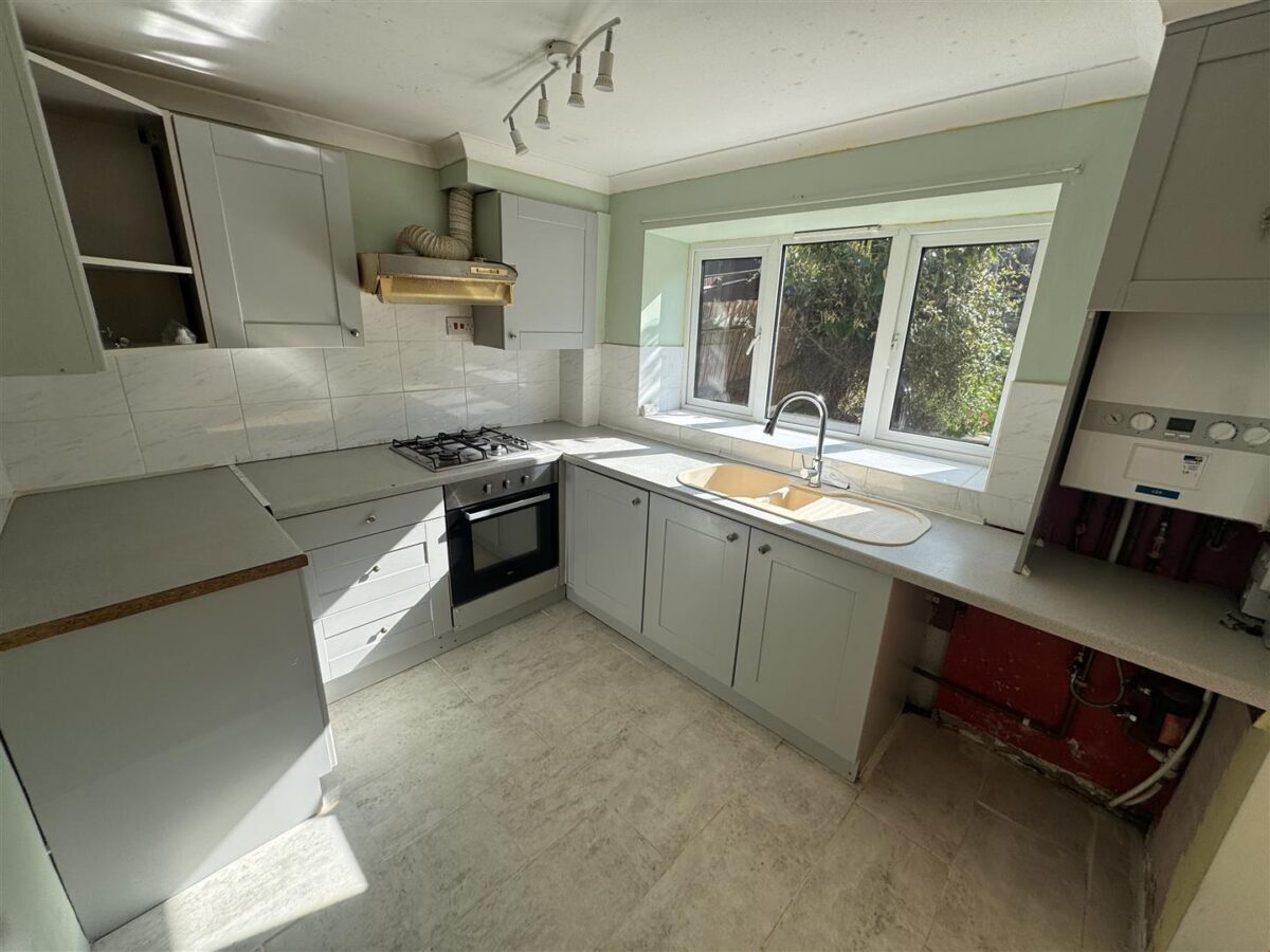 Counts Farm Road, Corby