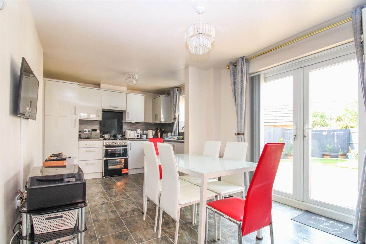 Fieldfare Close, Corby