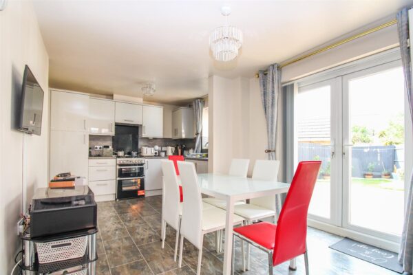 Fieldfare Close, Corby