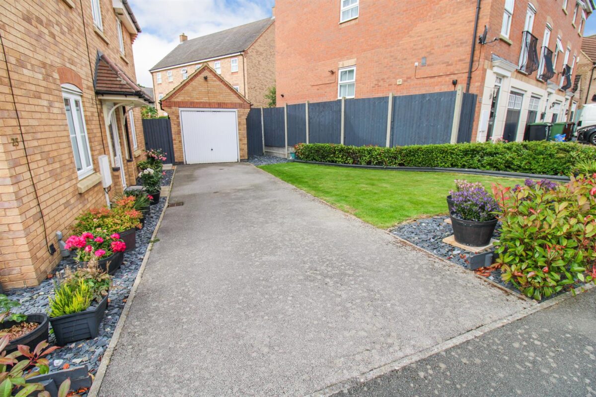 Fieldfare Close, Corby