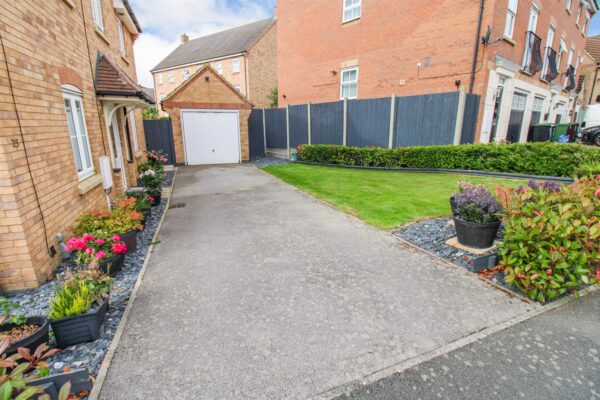Fieldfare Close, Corby