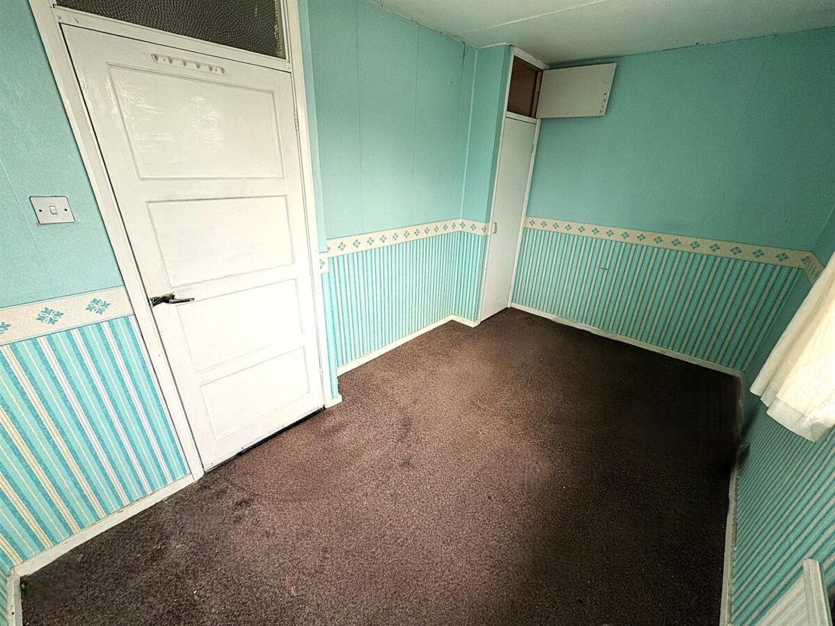 Willow Brook Road, Corby