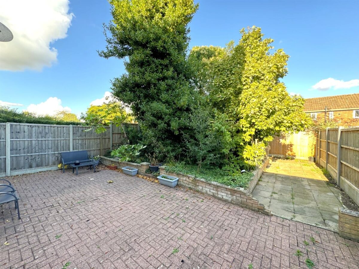 Willow Brook Road, Corby