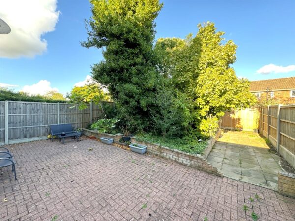Willow Brook Road, Corby