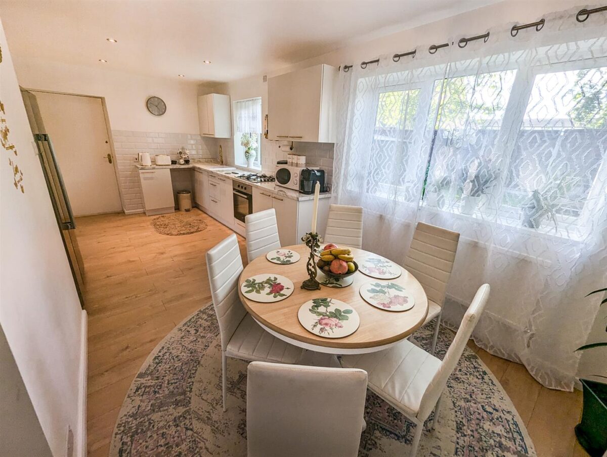 Willow Brook Road, Corby