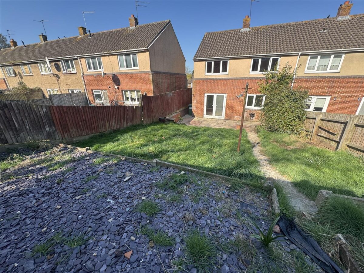 Counts Farm Road, Corby