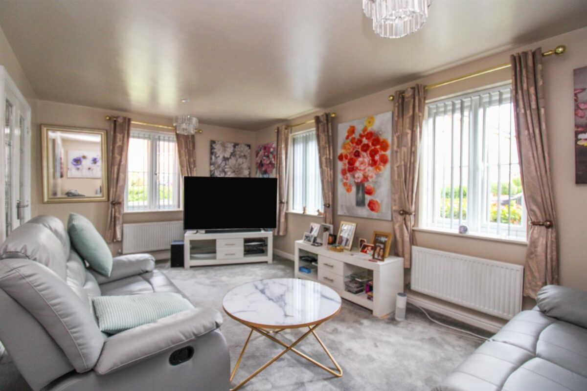 Fieldfare Close, Corby