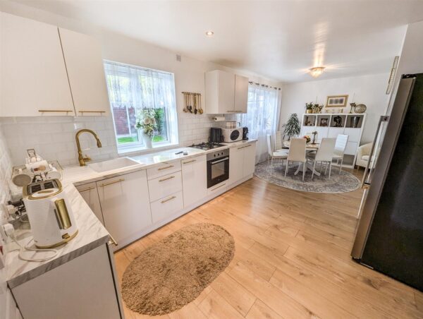 Willow Brook Road, Corby