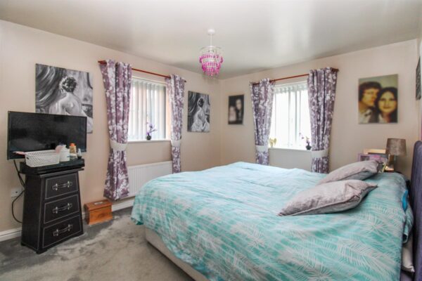 Fieldfare Close, Corby
