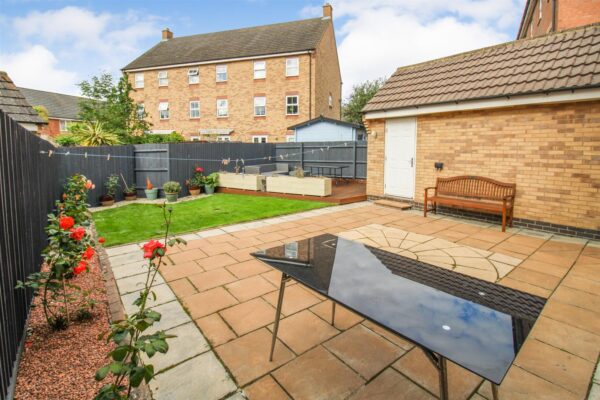 Fieldfare Close, Corby