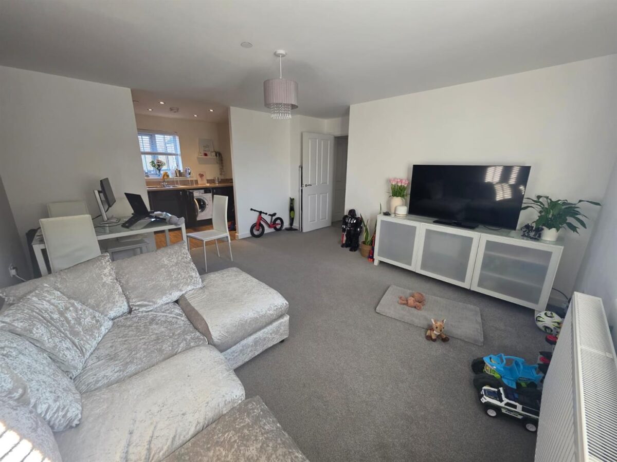 Holdenby Drive, Priors Hall Park