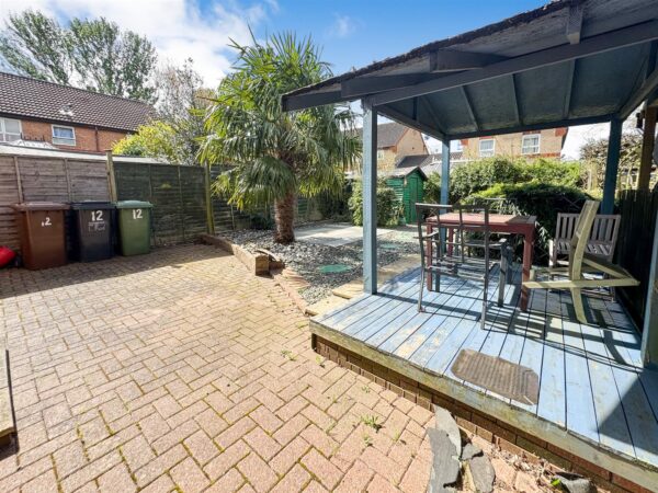 Tay Close, Corby