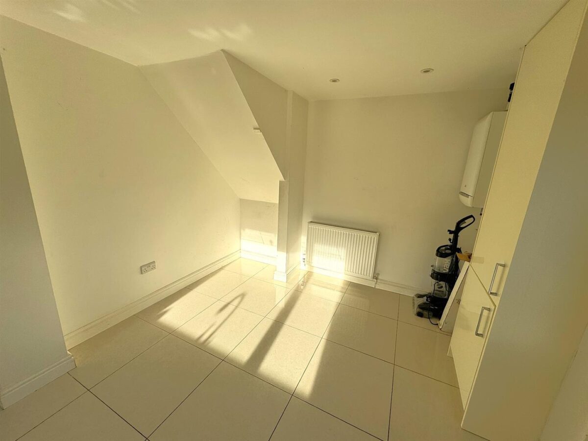 Cam Close, Corby