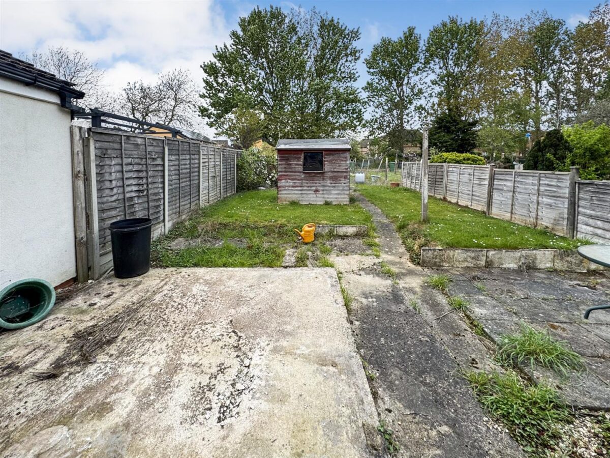 Willow Brook Road, Corby