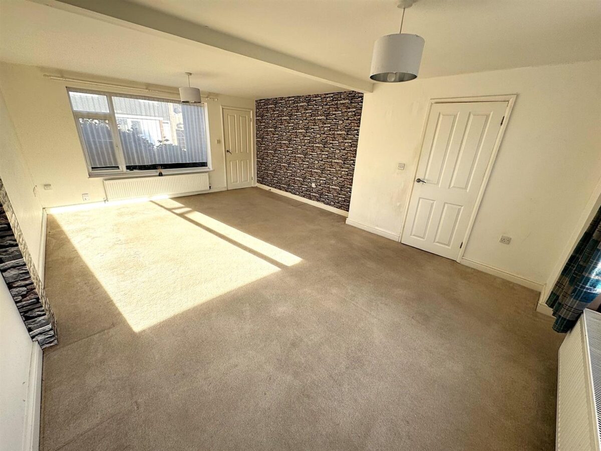 Cam Close, Corby