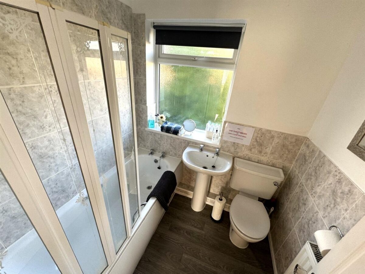 Willow Brook Road, Corby