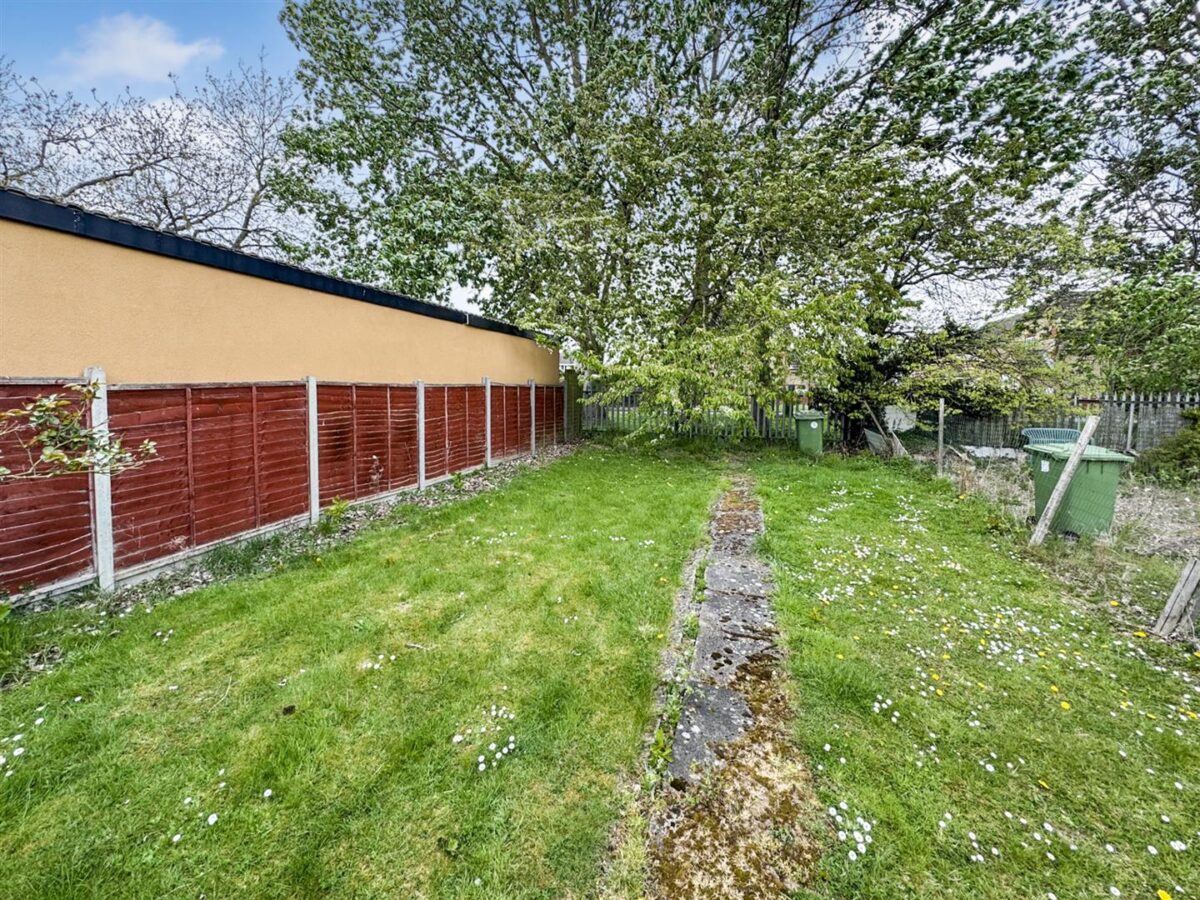 Willow Brook Road, Corby