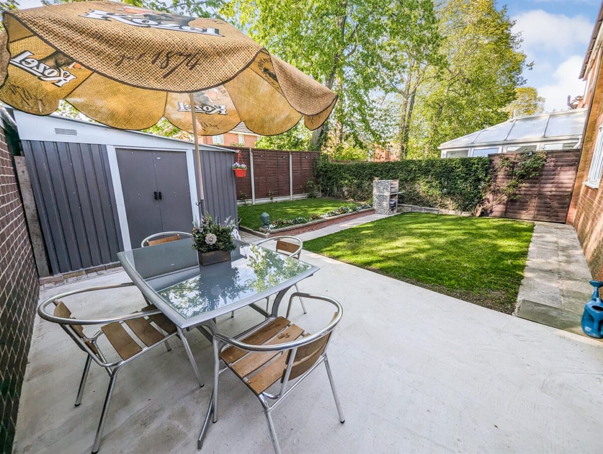 Willow Brook Road, Corby