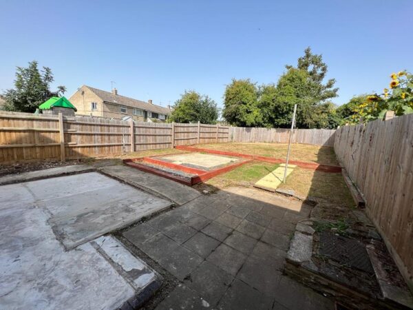 Willow Brook Road, Corby
