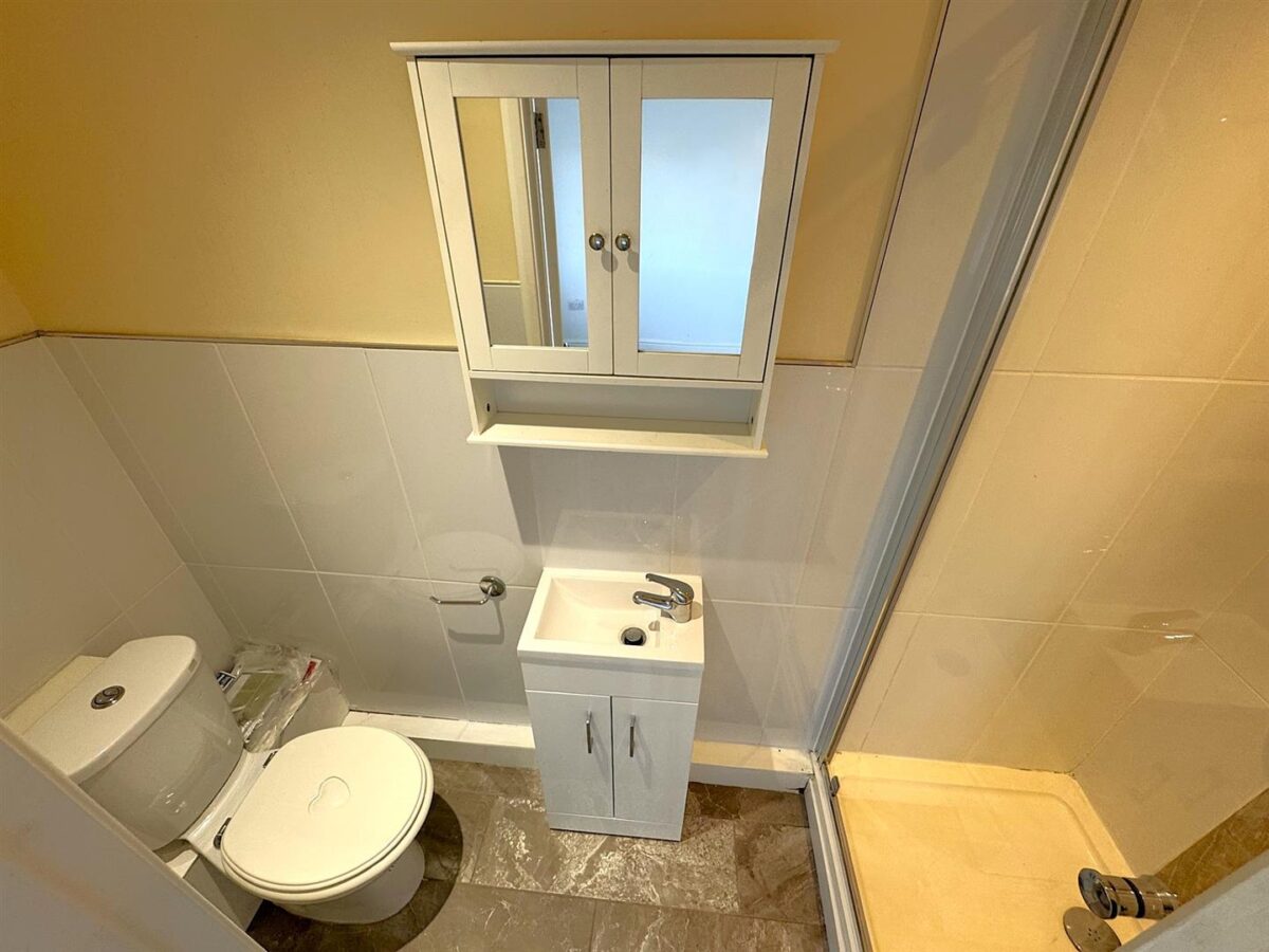 Cam Close, Corby
