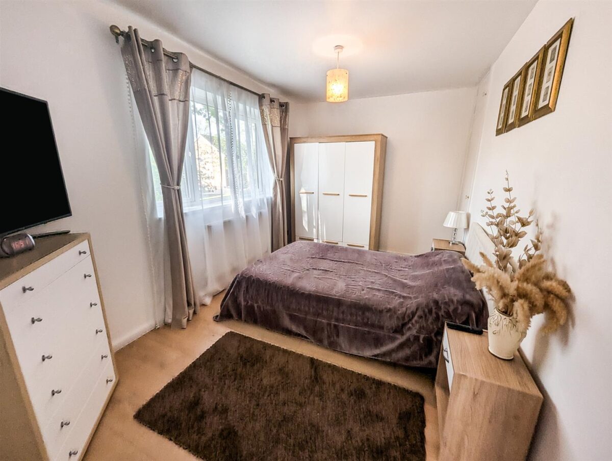 Willow Brook Road, Corby