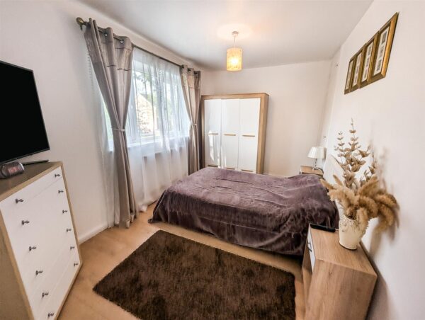 Willow Brook Road, Corby