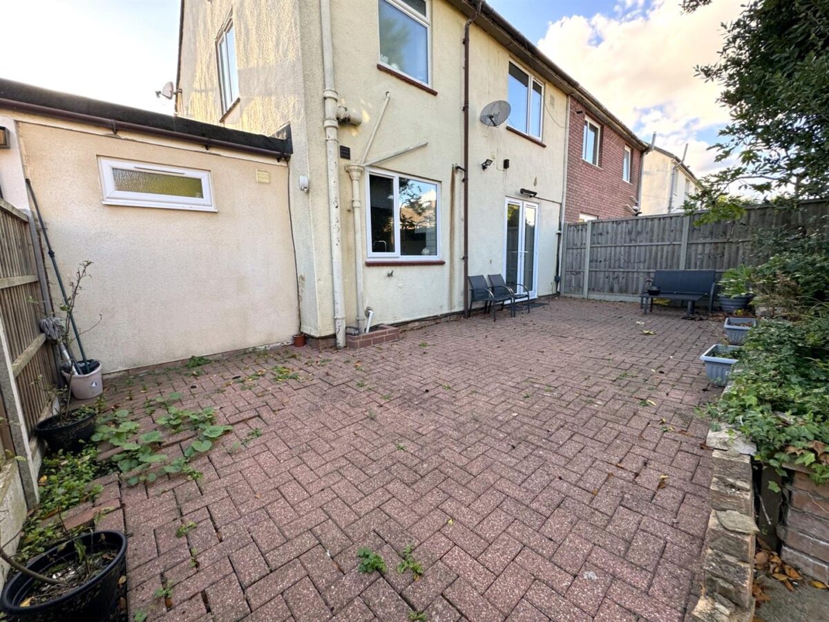 Willow Brook Road, Corby