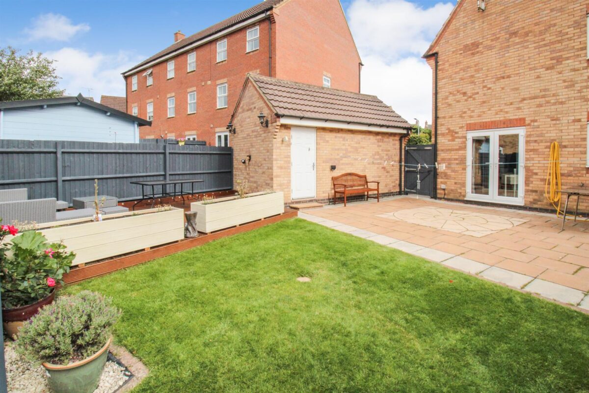 Fieldfare Close, Corby
