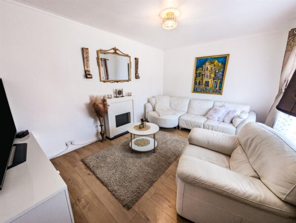 Willow Brook Road, Corby