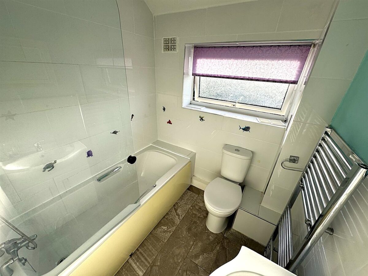 Cam Close, Corby