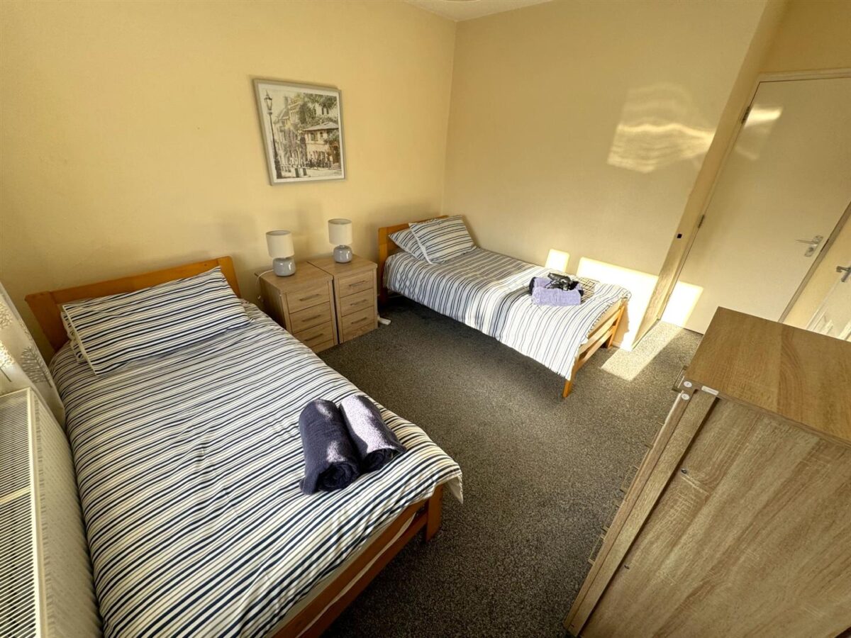 Willow Brook Road, Corby