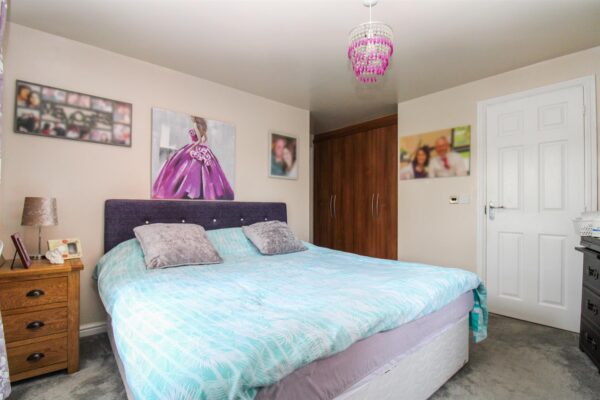 Fieldfare Close, Corby