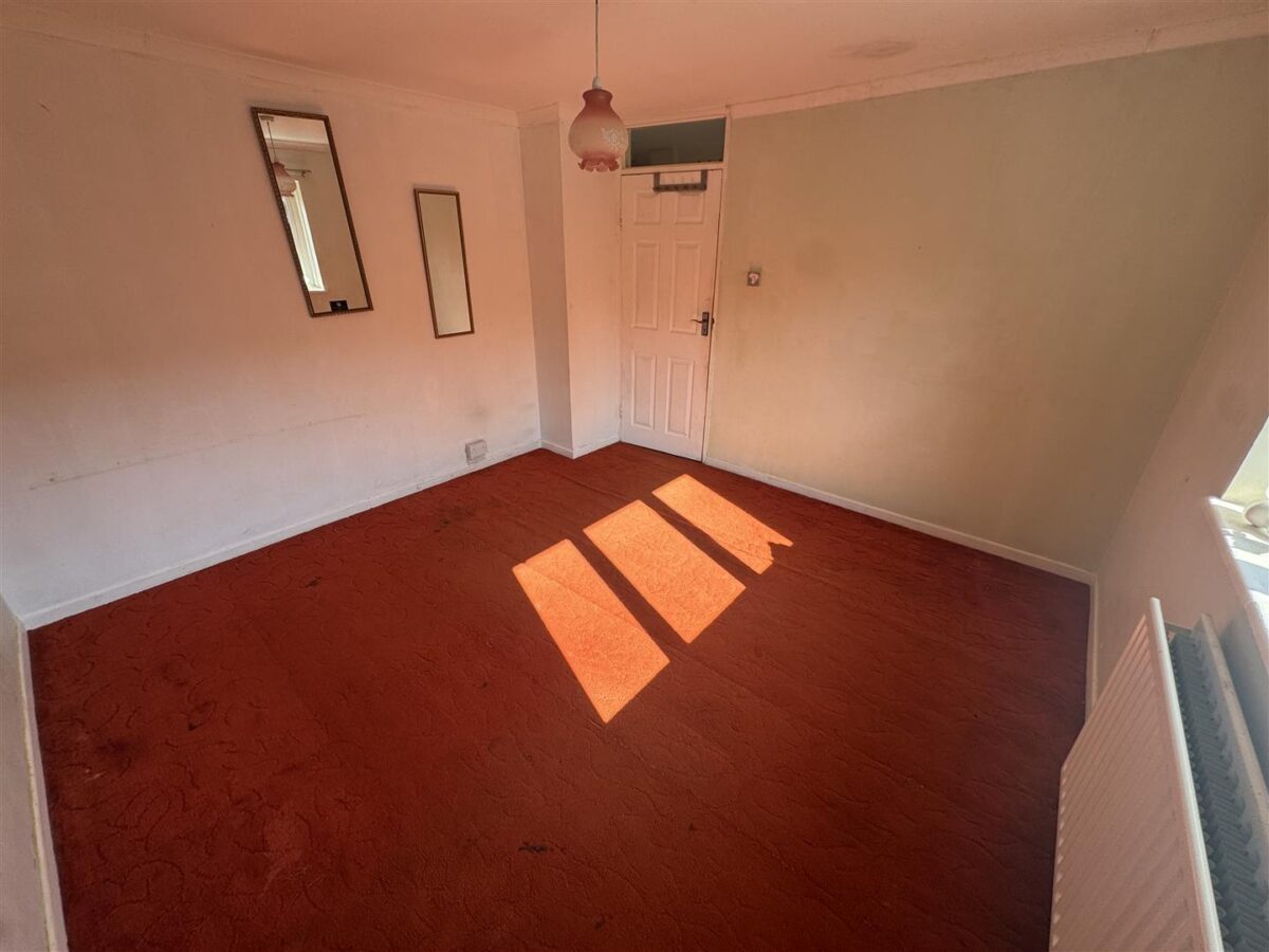 Counts Farm Road, Corby