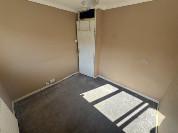 Counts Farm Road, Corby