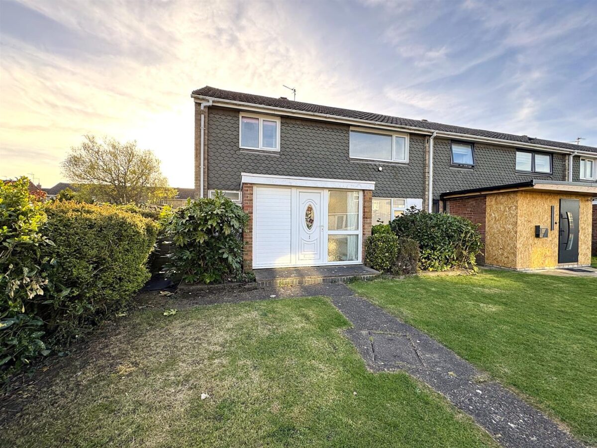 Cam Close, Corby