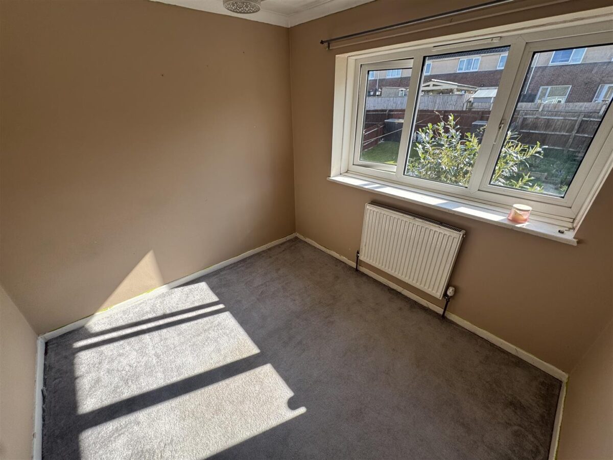 Counts Farm Road, Corby