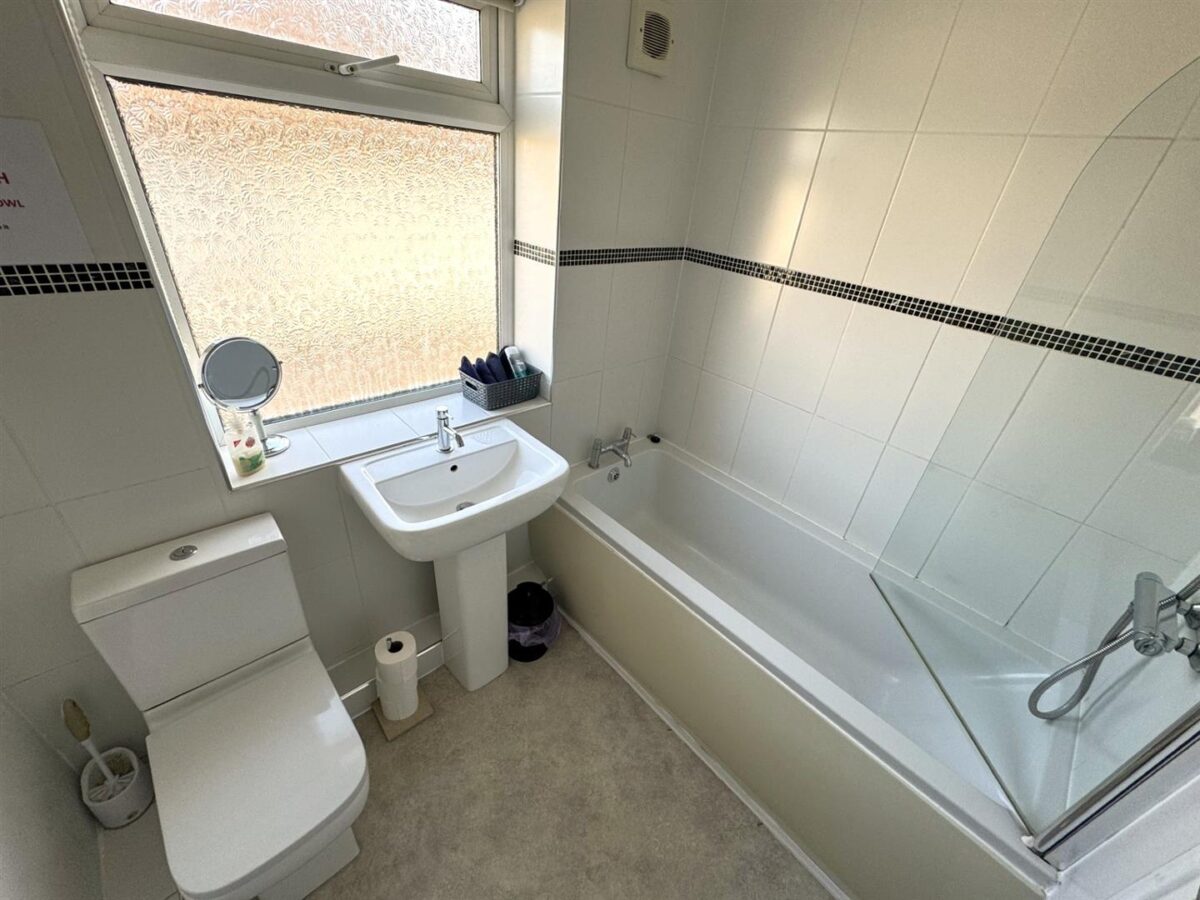 Willow Brook Road, Corby
