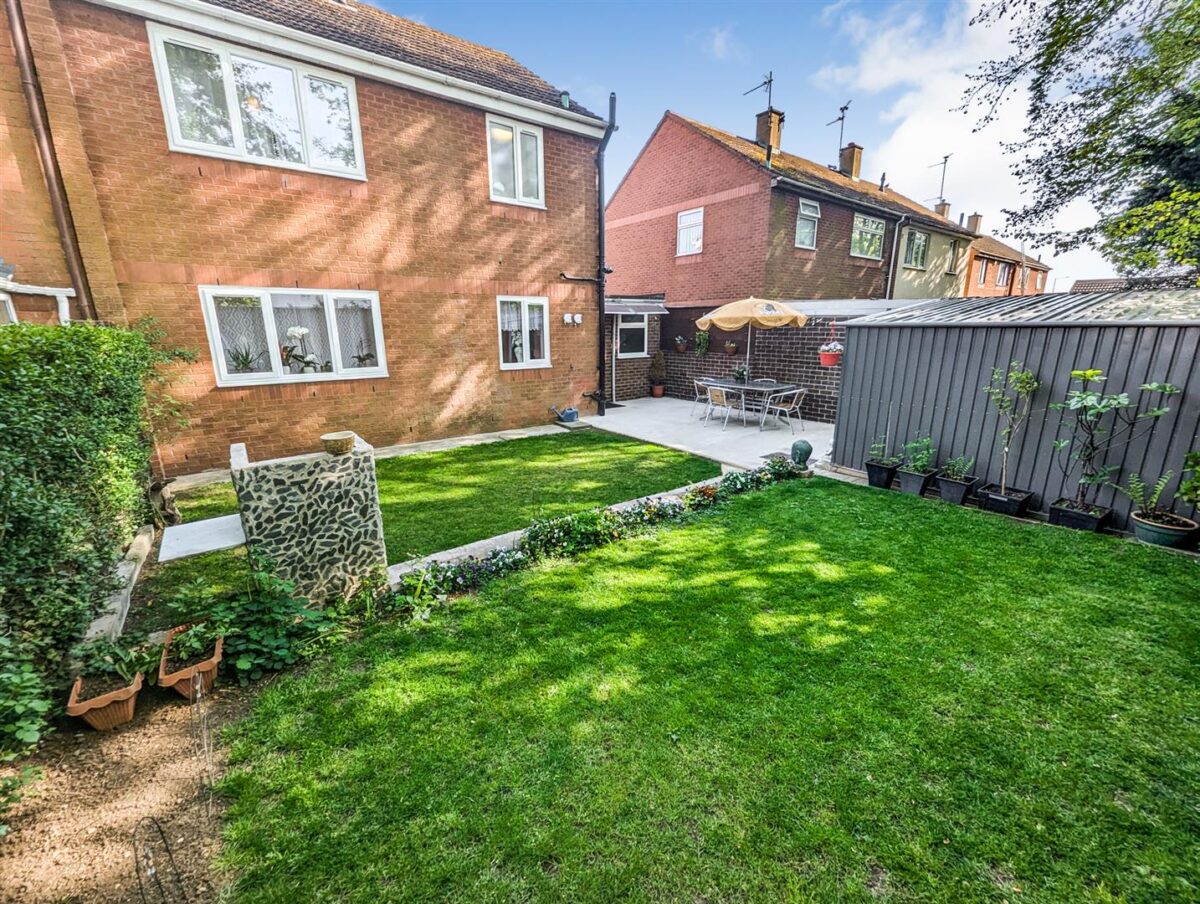 Willow Brook Road, Corby