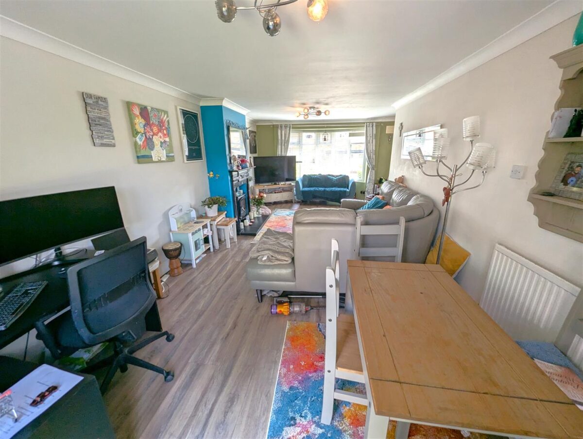 Farmstead Road, Corby