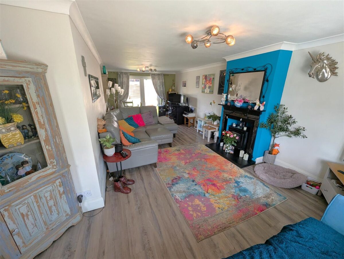 Farmstead Road, Corby