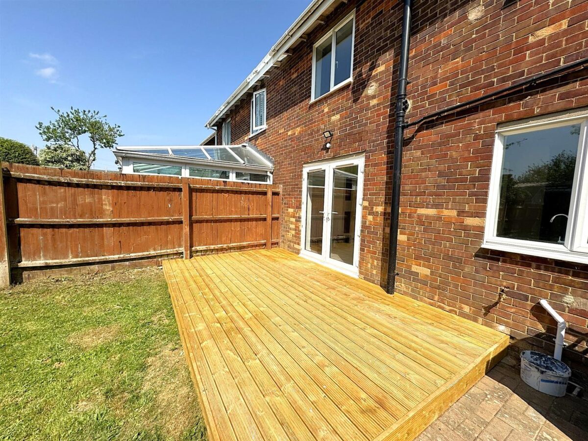 Clovelly Court, Corby